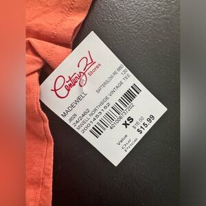 Madewell basic t shirt color orange in size xs new with tag